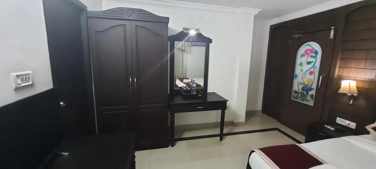 *** Hotel Gee Bee Palace Angamali India